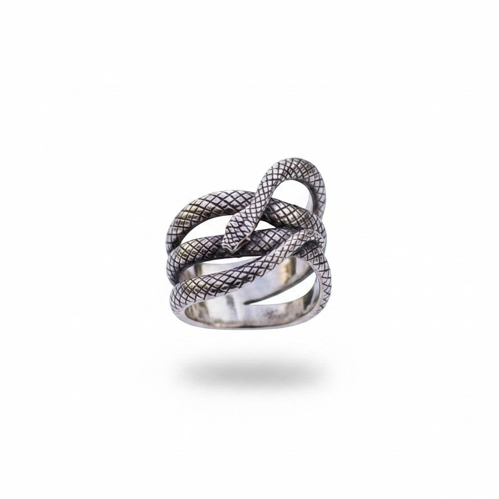 Maniac vintage punk snake ring for women, crafted from stainless steel with a detailed, coiled design. Gothic-inspired statement jewelry.