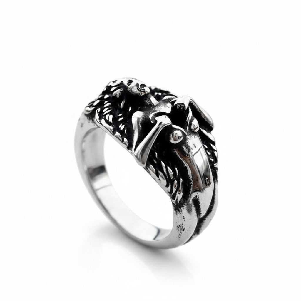 Maniac stainless steel men's ring with a detailed wolf head design.
