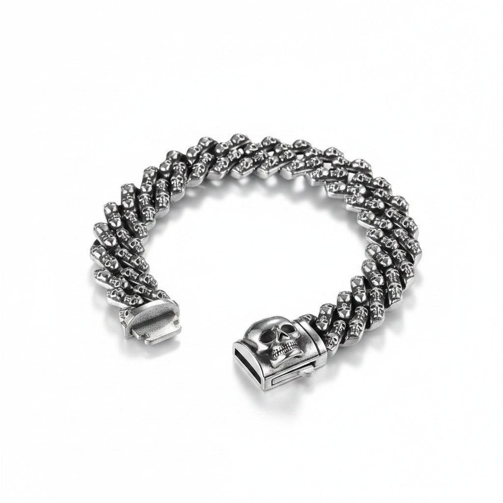 Maniac vintage stainless steel bracelet with a skull clasp and intricate skull detailing along the chain.
