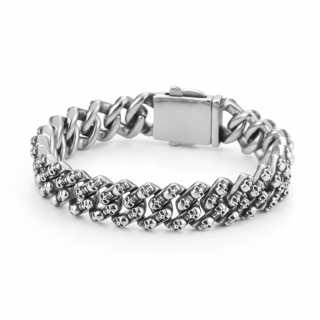 Maniac stainless steel bracelet with a vintage creative skull design and a secure clasp. Chunky curb chain.